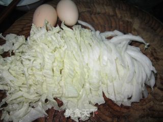 白菜炒蛋的做法步骤：2
