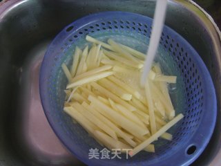 自制薯条的做法步骤：3