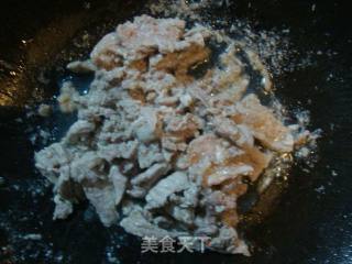 红椒木耳炒瘦肉的做法步骤：4