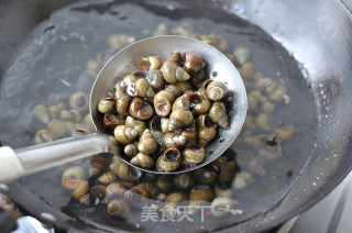 香辣田螺的做法步骤：8