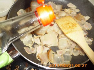 香菇炒腊肉的做法步骤：6