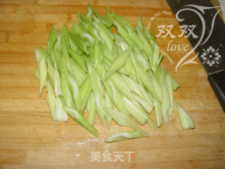 腰果百合炒芹菜的做法步骤：4