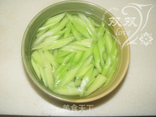 腰果百合炒芹菜的做法步骤：6