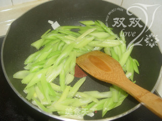 腰果百合炒芹菜的做法步骤：9