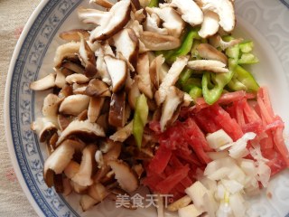 香菇烧肉丝的做法步骤：1