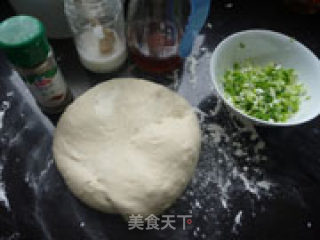 发面椒盐饼的做法步骤：1