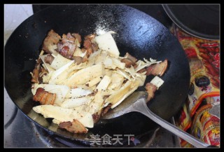 笋炒腊肉的做法步骤：5