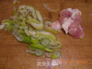 青椒炒杂蘑菇的做法步骤：4