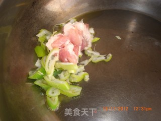 青椒炒杂蘑菇的做法步骤：5