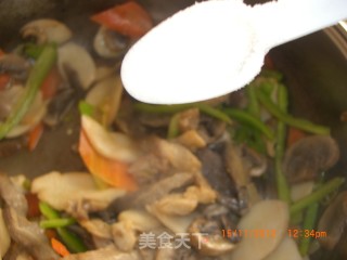 青椒炒杂蘑菇的做法步骤：9