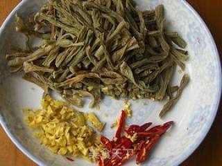 腊肉炒干豆角的做法步骤：2