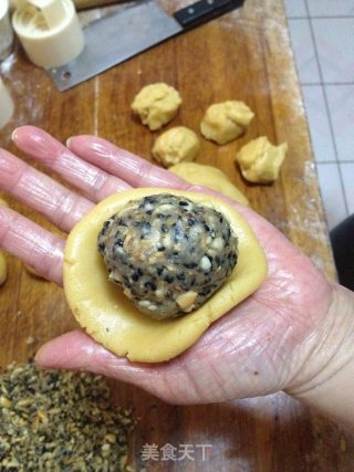 浓浓爱意——五仁月饼的做法步骤：10