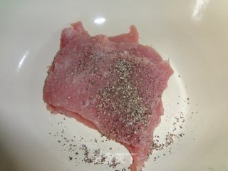 黑胡椒芝士猪柳卷的做法步骤：2