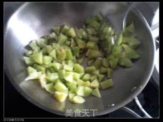 豆豉鲮鱼炒莴笋的做法步骤：3