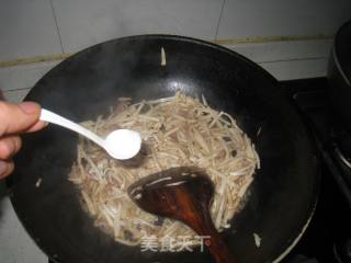 豆豉肉丝炒杏鲍菇的做法步骤：6
