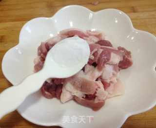 辣白菜炒五花肉的做法步骤：3