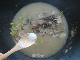 补钙鲫鱼头汤的做法步骤：6