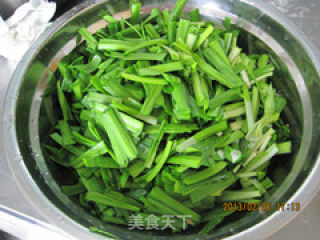 鸡蛋木耳炒韭菜的做法步骤：1