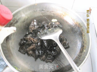 鸡蛋木耳炒韭菜的做法步骤：7