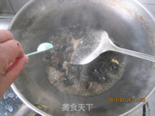 鸡蛋木耳炒韭菜的做法步骤：8