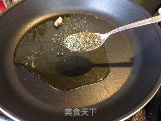 意式青酱海鲜面的做法步骤：8