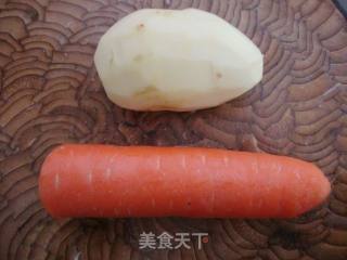 胡萝卜炒土豆丝的做法步骤：1