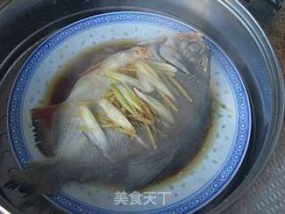 清蒸红鲳鱼的做法步骤：7