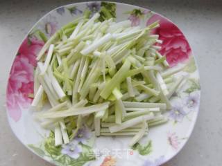 蚝油韭黄炒香干的做法步骤：1