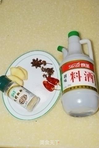 猪蹄二吃：猪蹄汤+猪蹄冻的做法步骤：2