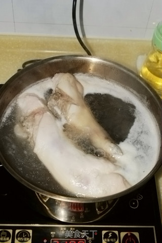 猪蹄二吃：猪蹄汤+猪蹄冻的做法步骤：3