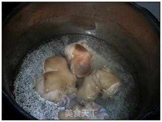 马蹄炖蹄圈的做法步骤：2