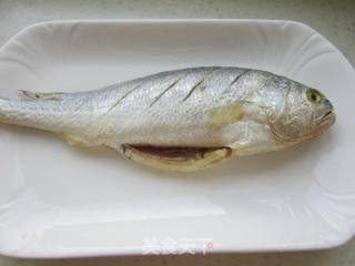 羊肉焖黄花鱼的做法步骤：1