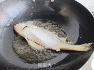 羊肉焖黄花鱼的做法步骤：5
