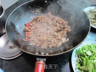 香芹炒牛肉的做法步骤：6