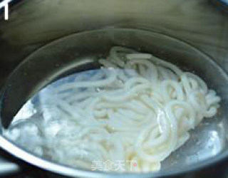 辣酱炒乌冬的做法步骤：3