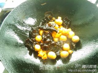 家常四喜小炒--素炒虎皮鹌鹑蛋的做法步骤：6