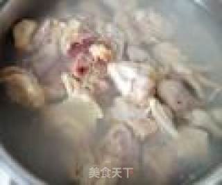 鸡崽子汤的做法步骤：2