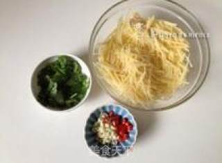 葱油洋芋擦擦的做法步骤：2