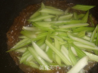 东北家常菜——芹菜炒粉的做法步骤：6