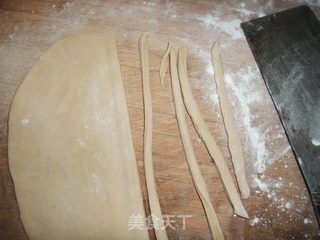 鸡蛋小麻花的做法步骤：2