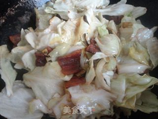 【干锅腊肉包菜】的做法步骤：5