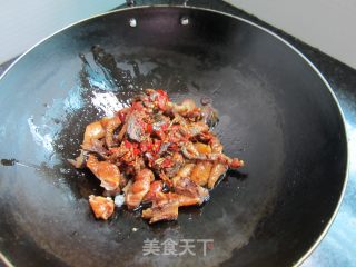腊味合蒸----腊肠蒸腊鱼的做法步骤：5