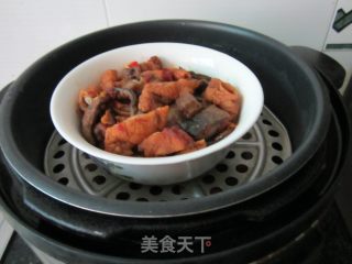 腊味合蒸----腊肠蒸腊鱼的做法步骤：7