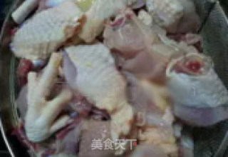 栗子焖鸡的做法步骤：1