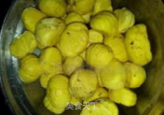 栗子焖鸡的做法步骤：2