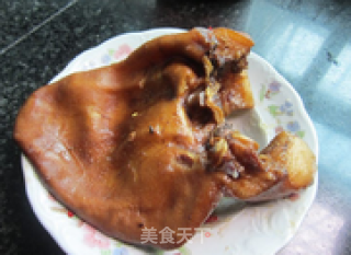 蒜苔炒猪耳的做法步骤：1