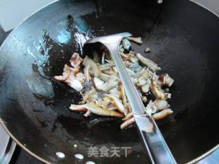 蒜苔炒猪耳的做法步骤：4
