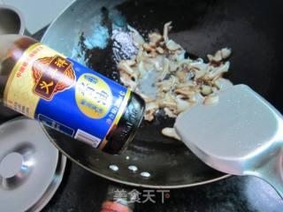 蒜苔炒猪耳的做法步骤：5