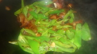 腊肉炒青椒的做法步骤：8