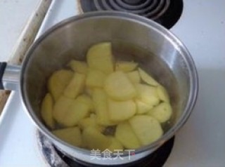 KFC美味自制—【鸡汁土豆泥+香酥三文鱼】的做法步骤：1